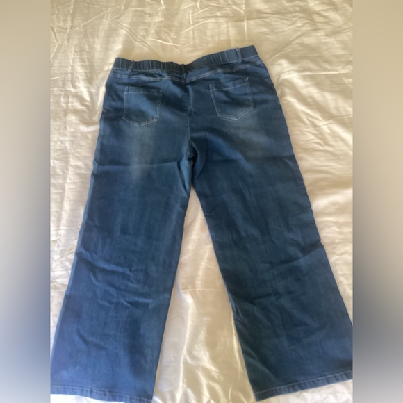 Wide leg pull on jeans - medium wash (No brand noted) - Picture 2 of 5